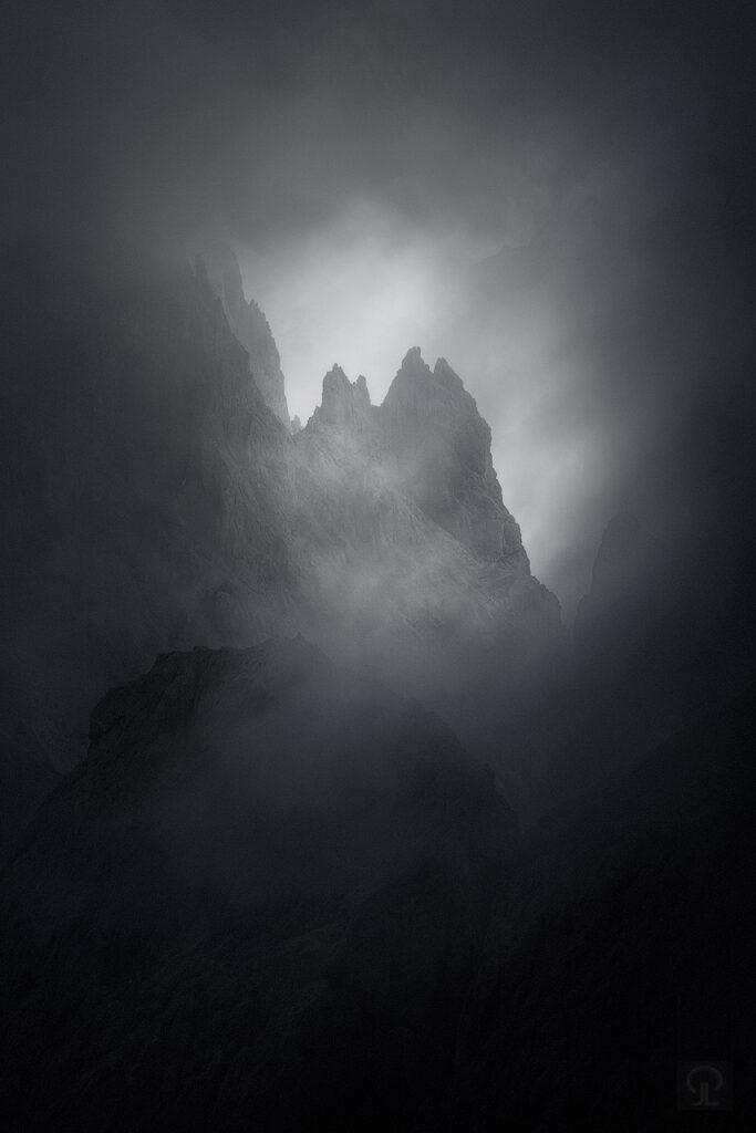 A GLIMPSE OF FROSTFANG